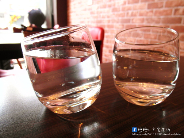 Red coffee&food:〖台中│美食〗Red coffee 對的咖啡 ❤ 強力推薦焗烤米麵,層次豐富,Q彈美味,店內還有提供比利時鬆餅、簡餐、輕食、鍋物及各式飲品唷!!