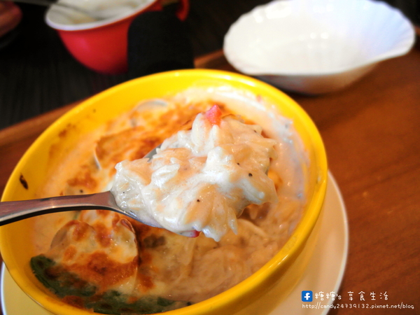 Red coffee&food:〖台中│美食〗Red coffee 對的咖啡 ❤ 強力推薦焗烤米麵,層次豐富,Q彈美味,店內還有提供比利時鬆餅、簡餐、輕食、鍋物及各式飲品唷!!