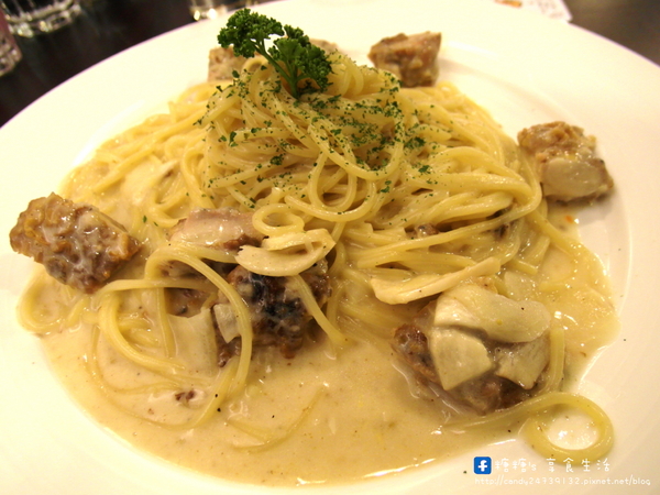 隨便CHIN TSAI:〖台中│美食〗隨便CHIN TSAI ❤ 一點也不隨便的隨便義大利麵~爆多蛤蜊青醬義大利麵超吸睛!!料多味美,還有加麵不加價的優惠唷!!