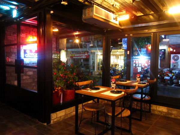 DemonL美式餐廳:【台北市】年輕人築夢打造經典美式料理餐廳-DemonL美式餐廳