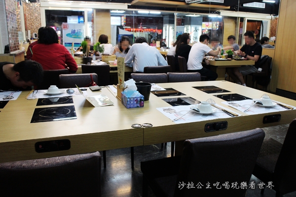 味之町精緻石頭火鍋涮涮鍋(吉林店):活蝦、帝王蟹火鍋吃到飽『味之町精緻石頭火鍋涮涮鍋(吉林店)』瓶裝啤酒任你喝