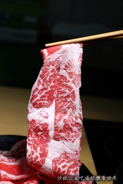 味之町精緻石頭火鍋涮涮鍋(吉林店):活蝦、帝王蟹火鍋吃到飽『味之町精緻石頭火鍋涮涮鍋(吉林店)』瓶裝啤酒任你喝