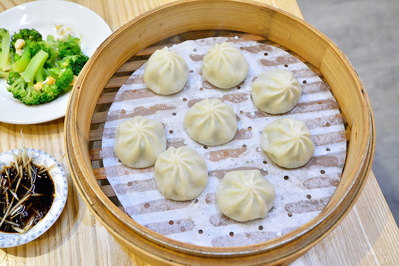 上海邵師傅湯包:脆皮多汁小湯包,臭豆腐湯包,台北捷運六張犁站