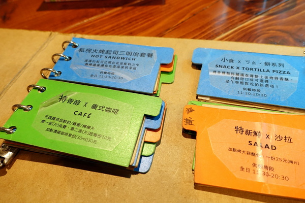 特有種商行：(胖樺食記)捷運忠孝新生站推薦咖啡廳「特有種商行Realguts」，文青風格電影雜貨店品嘗叉燒飯/不收一成/WIFI/不限時