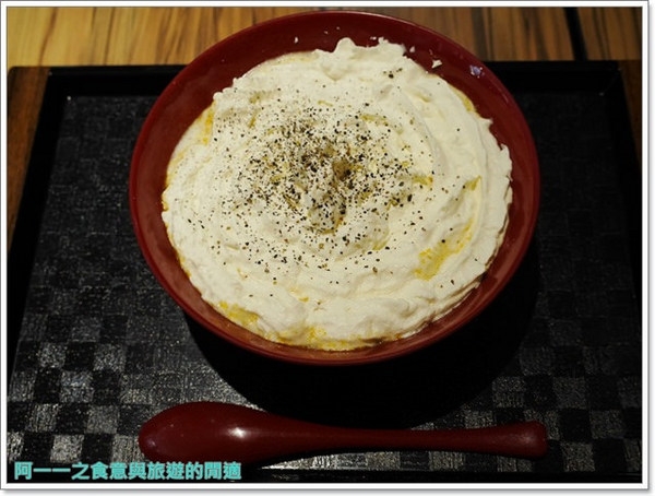 食屋重次郎:捷運中山站 食屋重次郎 雪花咖哩烏龍麵/巨無霸咖哩飯~東京當紅神奇幕斯烏龍麵等你來試試