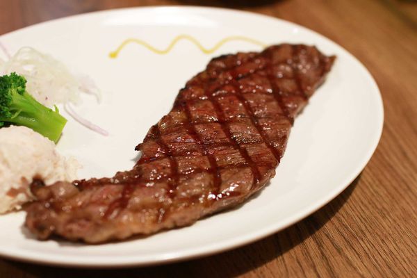 【新莊牛排館】超越原味炭烤牛排-安格斯、Prime原汁原肉的美味-輔大