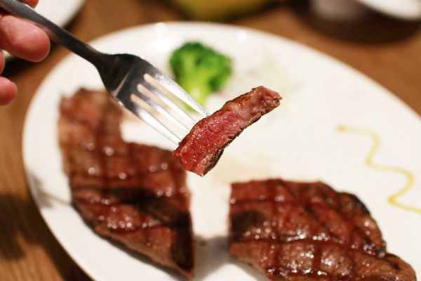 【新莊牛排館】超越原味炭烤牛排-安格斯、Prime原汁原肉的美味-輔大