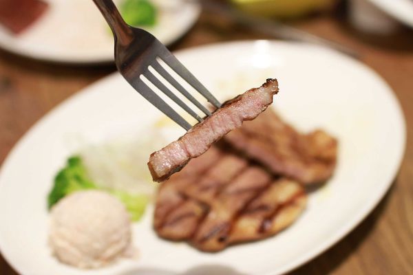 【新莊牛排館】超越原味炭烤牛排-安格斯、Prime原汁原肉的美味-輔大