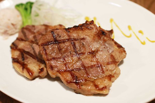 【新莊牛排館】超越原味炭烤牛排-安格斯、Prime原汁原肉的美味-輔大