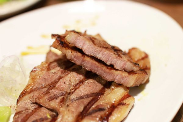 【新莊牛排館】超越原味炭烤牛排-安格斯、Prime原汁原肉的美味-輔大