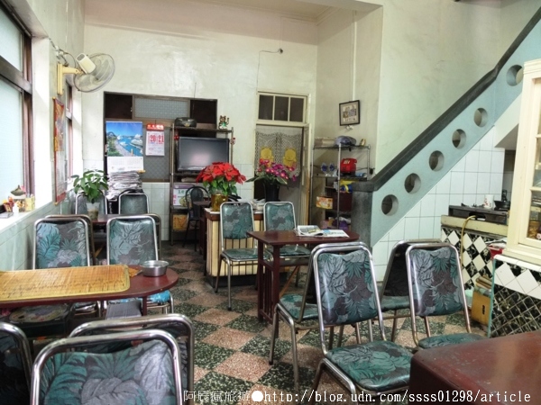 雪晶冰菓室：【美食特搜。屏東市】雪晶冰菓室。阿嬤ㄟ香Q冷凍芋 一甲子懷舊老冰菓室 屏東夜市美食篇