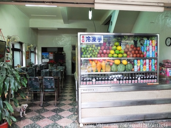 雪晶冰菓室：【美食特搜。屏東市】雪晶冰菓室。阿嬤ㄟ香Q冷凍芋 一甲子懷舊老冰菓室 屏東夜市美食篇