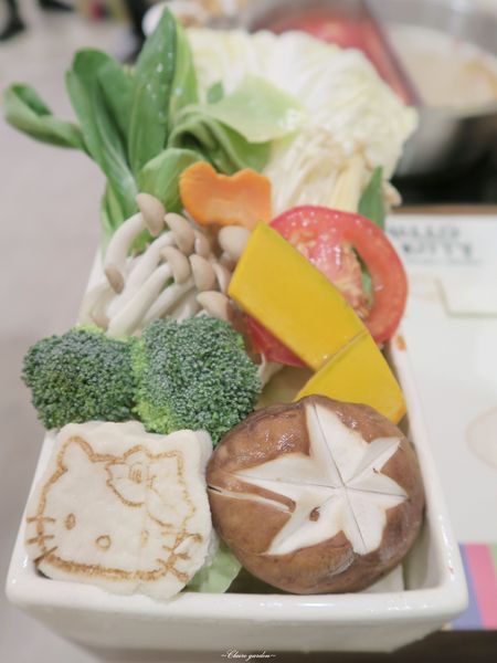 Hello Kitty Shabu Shabu：[OpenRice新店快閃祕密]台北 捷運忠孝敦化站 HELLO KITTY Shabu-Shabu ~kitty迷瘋狂之地