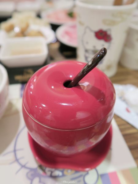 Hello Kitty Shabu Shabu：[OpenRice新店快閃祕密]台北 捷運忠孝敦化站 HELLO KITTY Shabu-Shabu ~kitty迷瘋狂之地