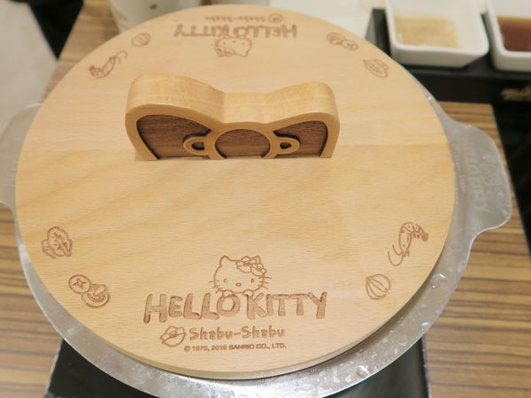 Hello Kitty Shabu Shabu：[OpenRice新店快閃祕密]台北 捷運忠孝敦化站 HELLO KITTY Shabu-Shabu ~kitty迷瘋狂之地