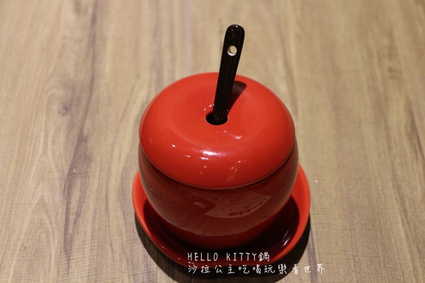 HELLO KITTY 鍋:台北‧東區216巷卡哇伊全球第一間『 HELLO KITTYShabu-Shabu鍋』涮涮鍋搶先體驗