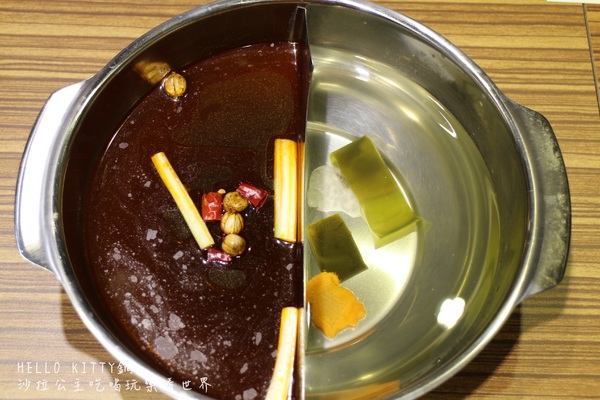 HELLO KITTY 鍋:台北‧東區216巷卡哇伊全球第一間『 HELLO KITTYShabu-Shabu鍋』涮涮鍋搶先體驗