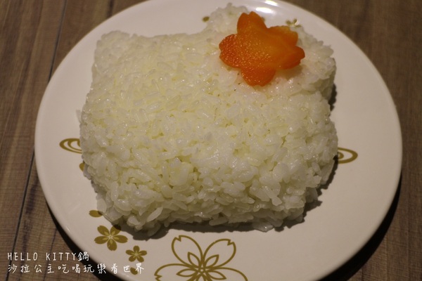 HELLO KITTY 鍋:台北‧東區216巷卡哇伊全球第一間『 HELLO KITTYShabu-Shabu鍋』涮涮鍋搶先體驗