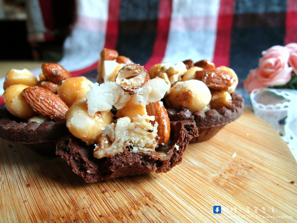 一點甜手作烘培:〖宅配│美食〗一點甜 ❤ 豆塔 喜餅專賣~夏威夷豆塔,料多味美,口感香脆,還有可愛包中餅,讓你吃了步步高升、好運旺旺來!!