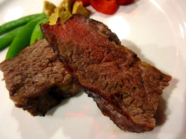 彭巴草原炭火牛排館:【台北市】阿根廷炭火慢烤牛排自然、簡單、美味-彭巴草原炭火牛排館