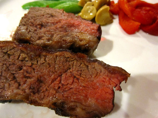 彭巴草原炭火牛排館:【台北市】阿根廷炭火慢烤牛排自然、簡單、美味-彭巴草原炭火牛排館