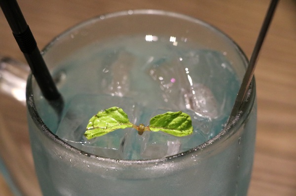 瓦法奇朵Waffogato(敦南店)： W.瓦法奇朵99元的牛排牛肉麵Q沒看錯也沒聽錯....就是牛排做的牛肉麵!