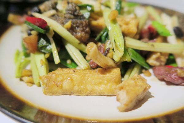 中原客棧：[試吃]台北 捷運南京三民站 中原客棧~炸皮蛋X臭豆腐X客家小炒之武俠菜