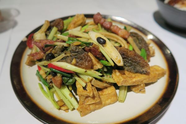 中原客棧：[試吃]台北 捷運南京三民站 中原客棧~炸皮蛋X臭豆腐X客家小炒之武俠菜