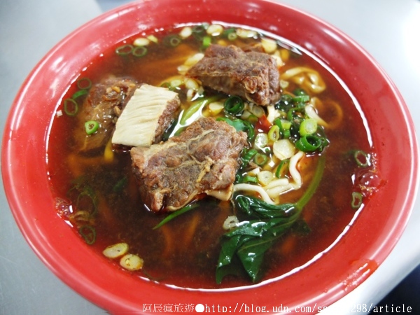 阿秀小吃部牛肉麵:【美食特搜。屏東市】阿秀小吃部牛肉麵。屏東麵食NO.1 眷村味牛肉麵 口齒留香的鹹辣滋味