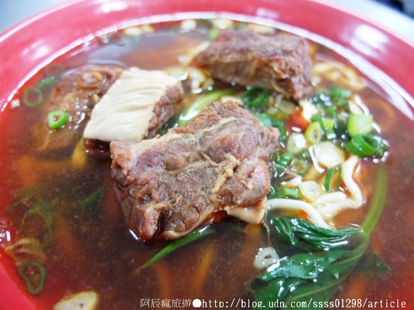 阿秀小吃部牛肉麵:【美食特搜。屏東市】阿秀小吃部牛肉麵。屏東麵食NO.1 眷村味牛肉麵 口齒留香的鹹辣滋味