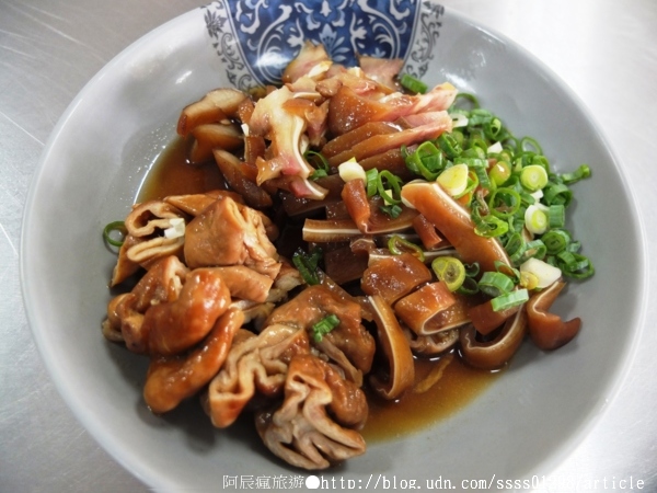 阿秀小吃部牛肉麵:【美食特搜。屏東市】阿秀小吃部牛肉麵。屏東麵食NO.1 眷村味牛肉麵 口齒留香的鹹辣滋味