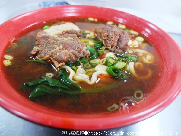 阿秀小吃部牛肉麵:【美食特搜。屏東市】阿秀小吃部牛肉麵。屏東麵食NO.1 眷村味牛肉麵 口齒留香的鹹辣滋味