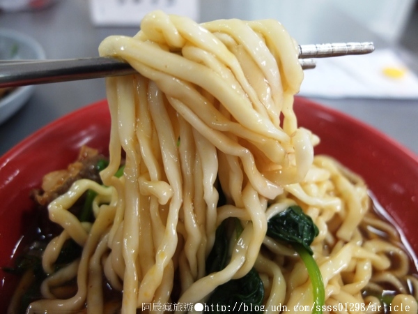 阿秀小吃部牛肉麵:【美食特搜。屏東市】阿秀小吃部牛肉麵。屏東麵食NO.1 眷村味牛肉麵 口齒留香的鹹辣滋味