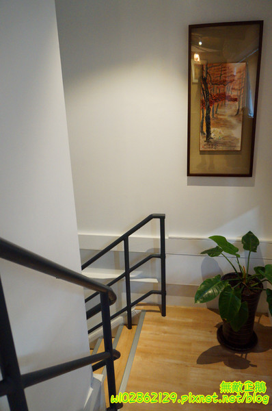 夢東籬(永華店):【台南-安平區】賞花x古蹟...我在賞花吃飯中...免費喝酸梅汁+沙拉+麻油麵線..打卡送薯條..《夢東籬(永華店)》