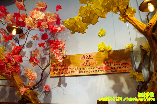 夢東籬(永華店):【台南-安平區】賞花x古蹟...我在賞花吃飯中...免費喝酸梅汁+沙拉+麻油麵線..打卡送薯條..《夢東籬(永華店)》