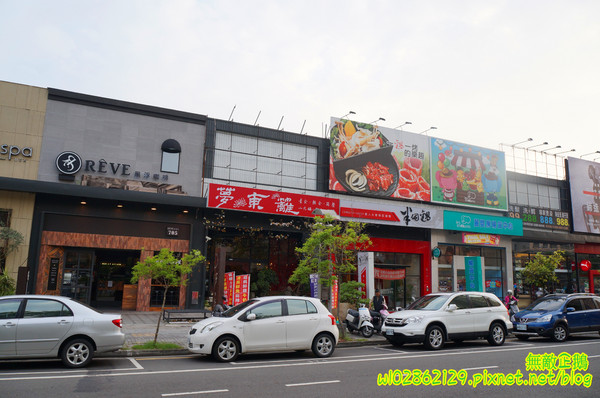 夢東籬(永華店):【台南-安平區】賞花x古蹟...我在賞花吃飯中...免費喝酸梅汁+沙拉+麻油麵線..打卡送薯條..《夢東籬(永華店)》