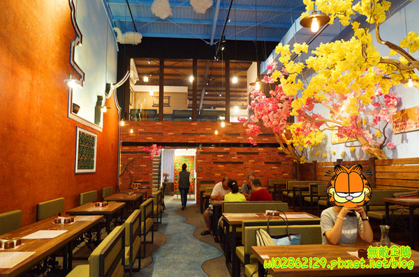 夢東籬(永華店):【台南-安平區】賞花x古蹟...我在賞花吃飯中...免費喝酸梅汁+沙拉+麻油麵線..打卡送薯條..《夢東籬(永華店)》