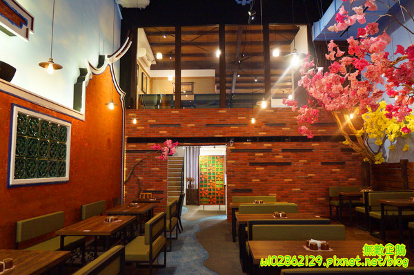 夢東籬(永華店):【台南-安平區】賞花x古蹟...我在賞花吃飯中...免費喝酸梅汁+沙拉+麻油麵線..打卡送薯條..《夢東籬(永華店)》