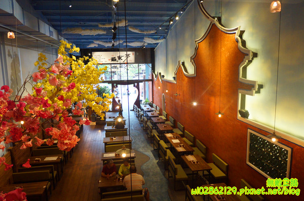 夢東籬(永華店):【台南-安平區】賞花x古蹟...我在賞花吃飯中...免費喝酸梅汁+沙拉+麻油麵線..打卡送薯條..《夢東籬(永華店)》