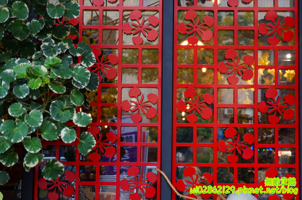 夢東籬(永華店):【台南-安平區】賞花x古蹟...我在賞花吃飯中...免費喝酸梅汁+沙拉+麻油麵線..打卡送薯條..《夢東籬(永華店)》