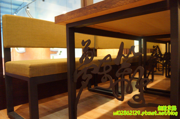 夢東籬(永華店):【台南-安平區】賞花x古蹟...我在賞花吃飯中...免費喝酸梅汁+沙拉+麻油麵線..打卡送薯條..《夢東籬(永華店)》