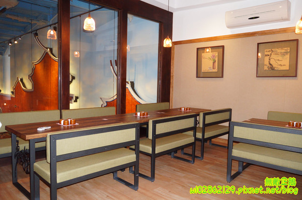 夢東籬(永華店):【台南-安平區】賞花x古蹟...我在賞花吃飯中...免費喝酸梅汁+沙拉+麻油麵線..打卡送薯條..《夢東籬(永華店)》