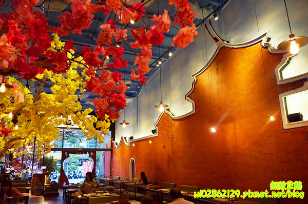 夢東籬(永華店):【台南-安平區】賞花x古蹟...我在賞花吃飯中...免費喝酸梅汁+沙拉+麻油麵線..打卡送薯條..《夢東籬(永華店)》