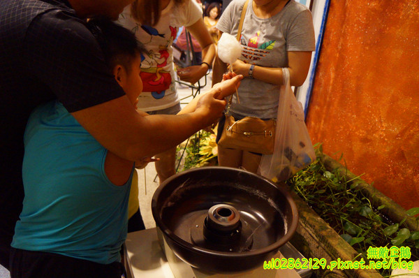 夢東籬(永華店):【台南-安平區】賞花x古蹟...我在賞花吃飯中...免費喝酸梅汁+沙拉+麻油麵線..打卡送薯條..《夢東籬(永華店)》