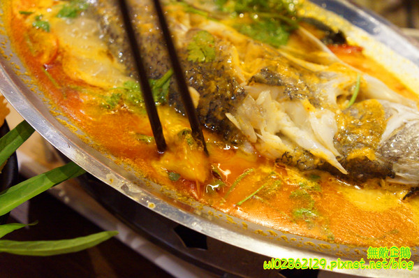 夢東籬(永華店):【台南-安平區】賞花x古蹟...我在賞花吃飯中...免費喝酸梅汁+沙拉+麻油麵線..打卡送薯條..《夢東籬(永華店)》