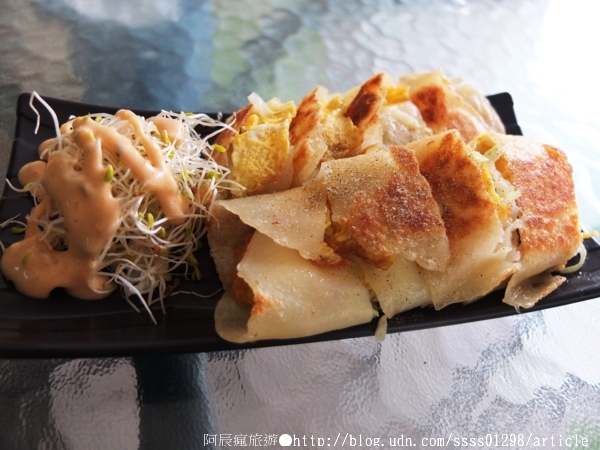 檸檬樹早餐坊：【美食特搜。屏東市】檸檬樹早餐坊。招牌燒肉蛋餅 熱門芝心蛋餅 牽絲無極限 人氣排行必吃早點