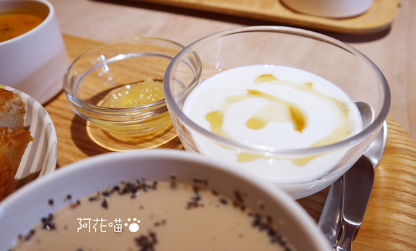 Kinfolk café:【新竹│早午餐下午茶】北歐風格『Kinfolk café』,用餐時間4小時,好吃的貝果、豆漿吐司、芝麻奶茶,文末附菜單MENU