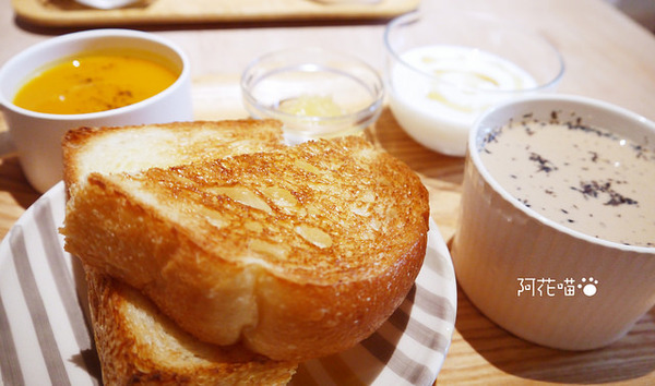 Kinfolk café:【新竹│早午餐下午茶】北歐風格『Kinfolk café』,用餐時間4小時,好吃的貝果、豆漿吐司、芝麻奶茶,文末附菜單MENU