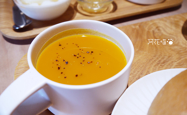 Kinfolk café:【新竹│早午餐下午茶】北歐風格『Kinfolk café』,用餐時間4小時,好吃的貝果、豆漿吐司、芝麻奶茶,文末附菜單MENU