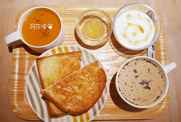 Kinfolk café:【新竹│早午餐下午茶】北歐風格『Kinfolk café』,用餐時間4小時,好吃的貝果、豆漿吐司、芝麻奶茶,文末附菜單MENU